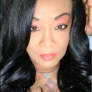 Meet your Posher, Salena
